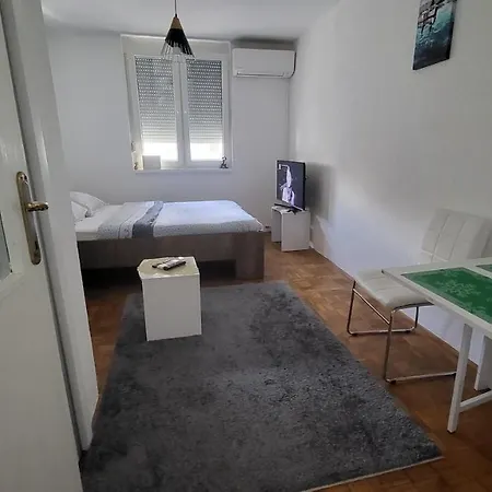 Studio Lamele Self Check In Available Apartment *